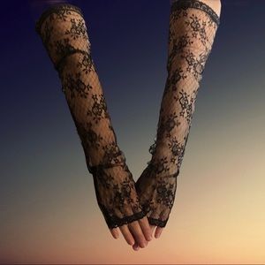 Long lace black gloves
